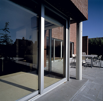 Moderno halfopen aluminium poort - Elox International
