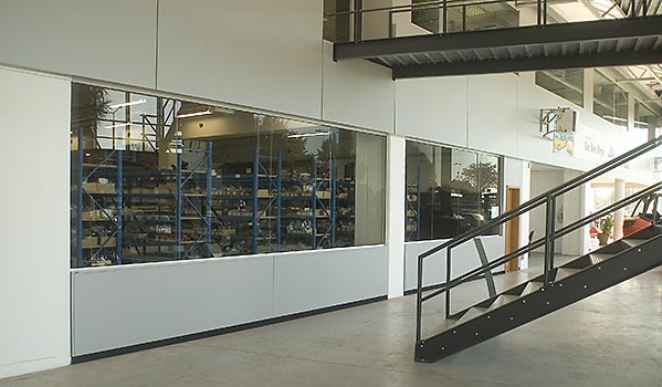 Moderno halfopen aluminium poort - Elox International
